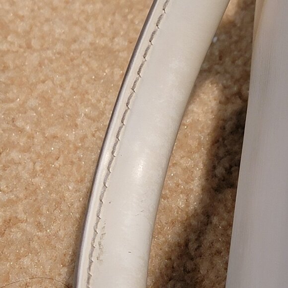 LOUIS VUITTON  Ivoire Epi Leather Montaigne GM Bag - Picture 15 of 16